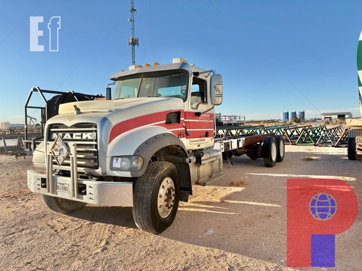 2013-mack-granite-gu713-image-1