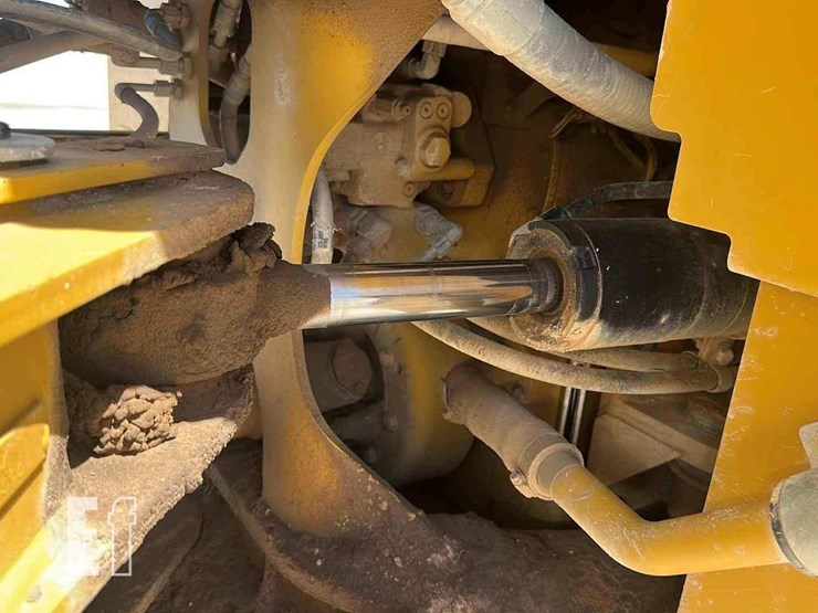 2013-caterpillar-950k-image-10