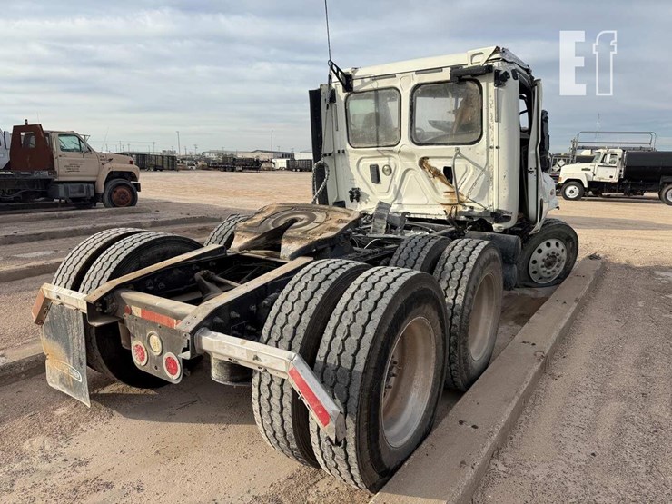 2017-freightliner-cascadia-125-image-3