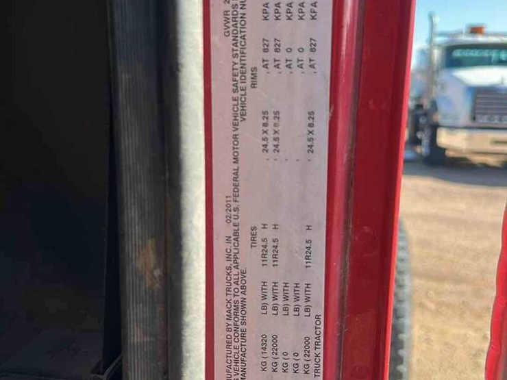 2012-mack-pinnacle-chu613-image-10