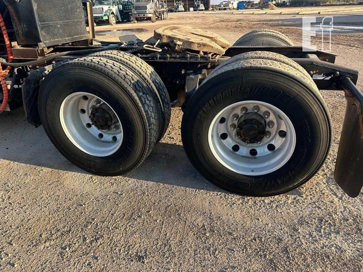 2013-freightliner-cascadia-125-image-5