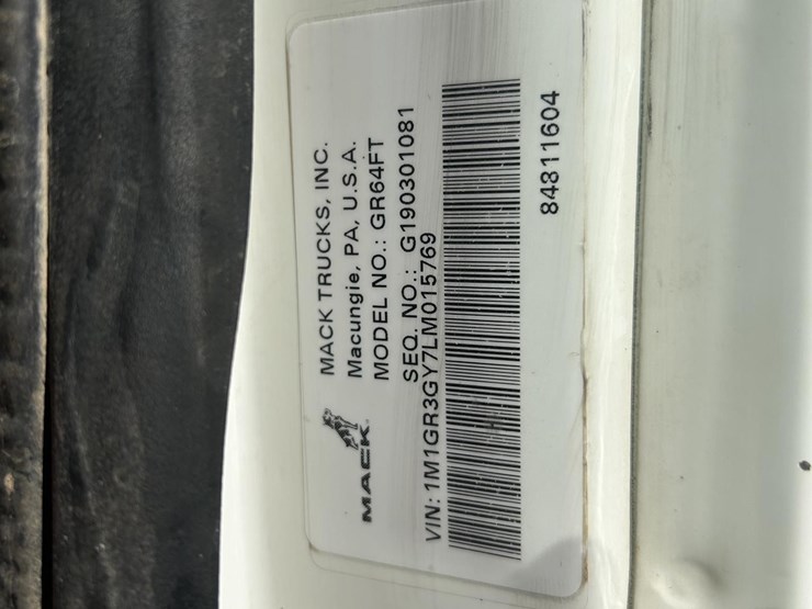 2020-mack-granite-64ft-image-18