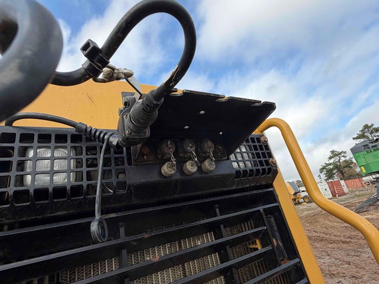 2017-caterpillar-d6n-lgp-image-15