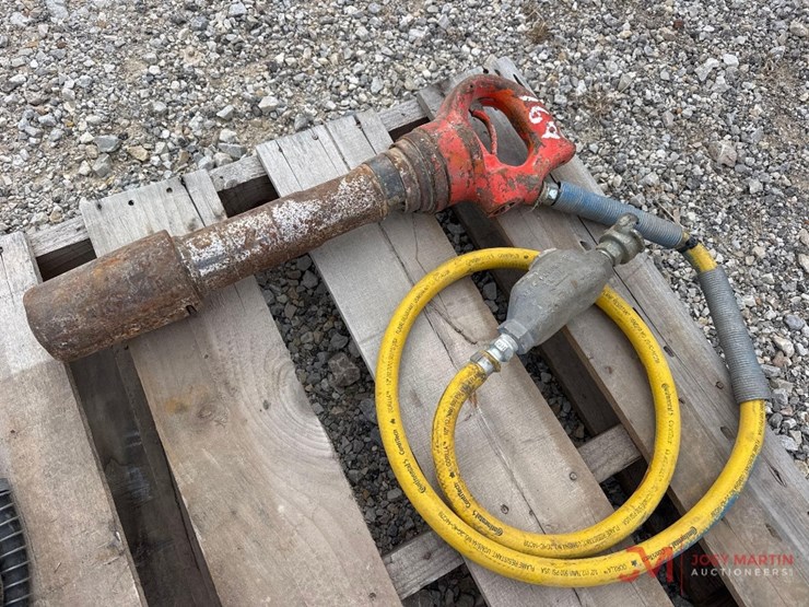 pneumatic-jack-hammer-with-hose-image-1