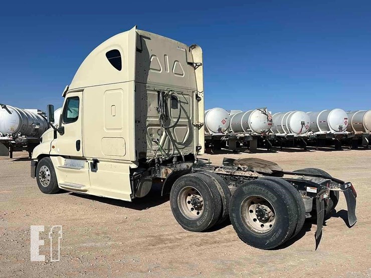 2016-freightliner-cascadia-125-image-6
