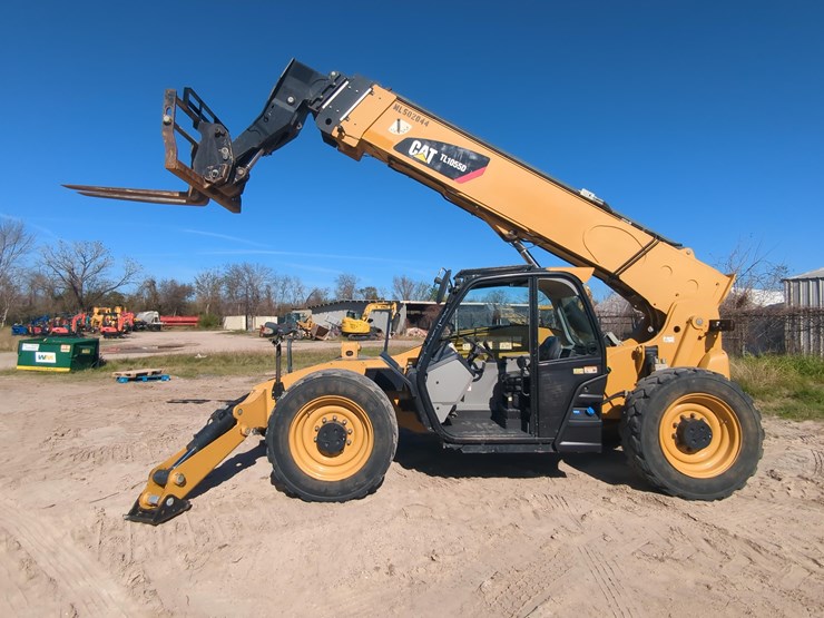 2019-caterpillar-tl1055d-image-1