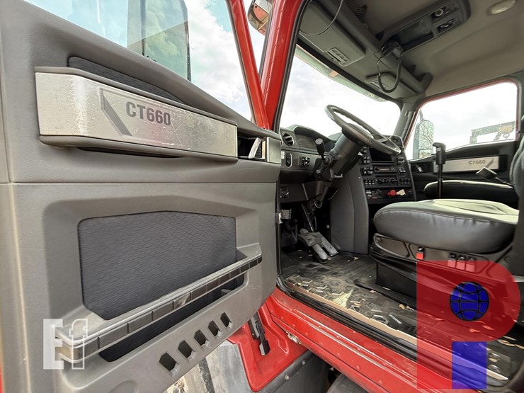 2012-caterpillar-ct660s-image-10