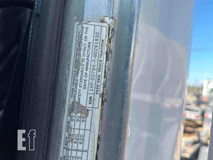 2016-peterbilt-365-image-2