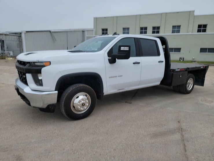 2021-chevrolet-3500-image-2