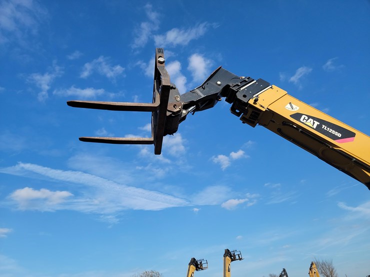 2020-caterpillar-tl1255-image-7