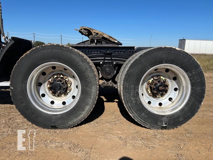 2020-mack-pinnacle-64t-image-13