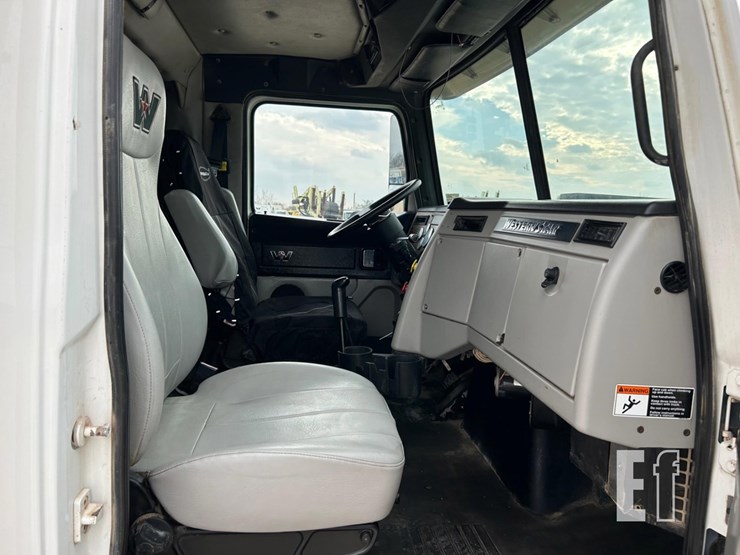 2014-western-star-4900-image-4