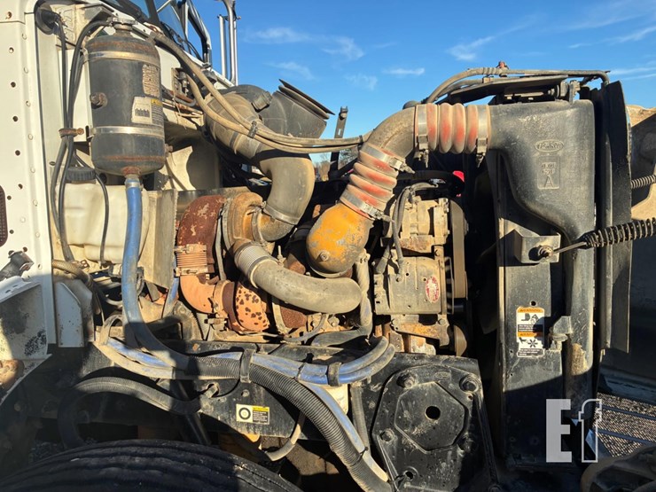 2007-peterbilt-385-image-14