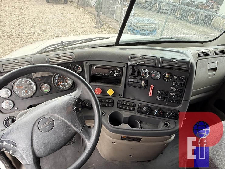 2018-freightliner-cascadia-125-image-18