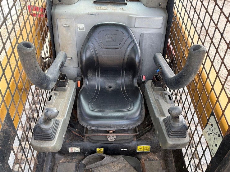 2021-caterpillar-259d3-image-18