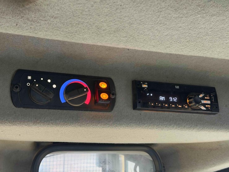 2017-caterpillar-d6t-xw-image-21