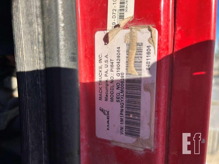 2020-mack-pinnacle-64t-image-15