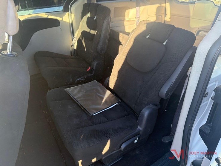 2016-dodge-grand-caravan-image-19