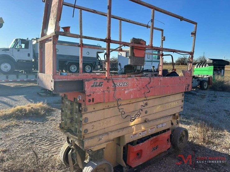 2015-jlg-2632es-image-1