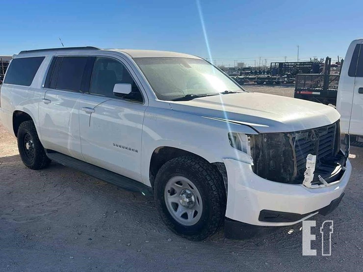 2017-chevrolet-suburban-image-2