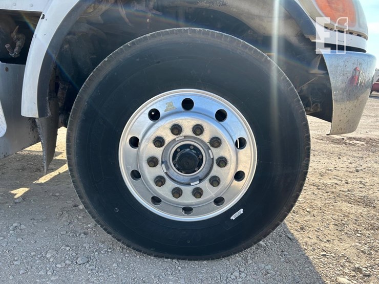 2009-peterbilt-340-image-10