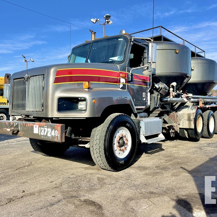 2004 INTERNATIONAL PAYSTAR 5600
