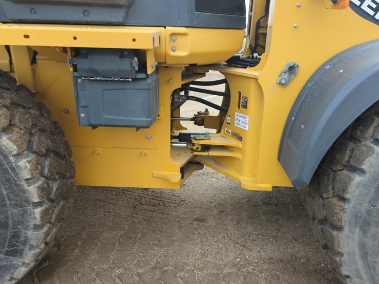 2023-deere-544p-image-10
