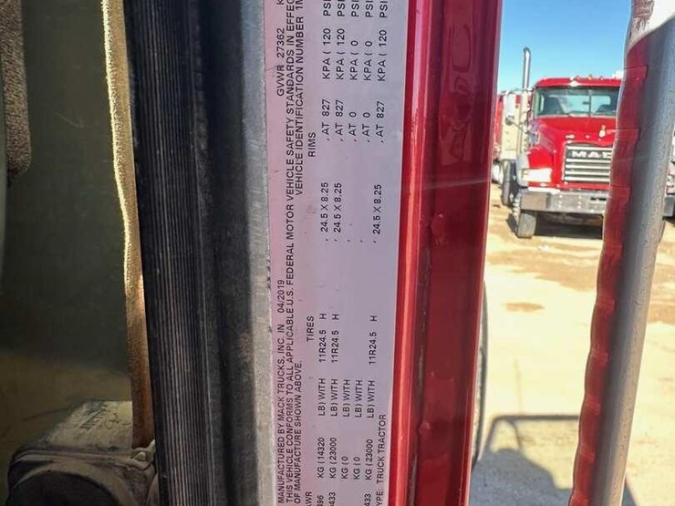 2020-mack-pinnacle-64t-image-7