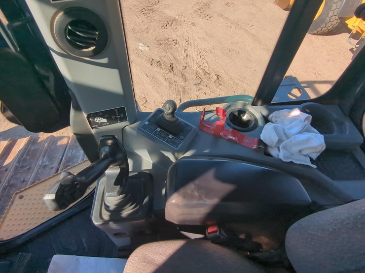 2022-deere-750l-lgp-image-19