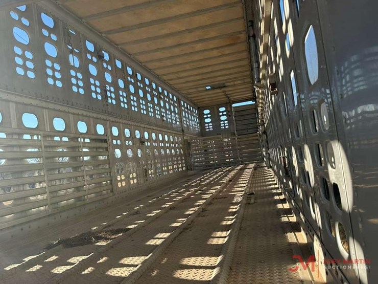 wilson-livestock-trailer-image-3