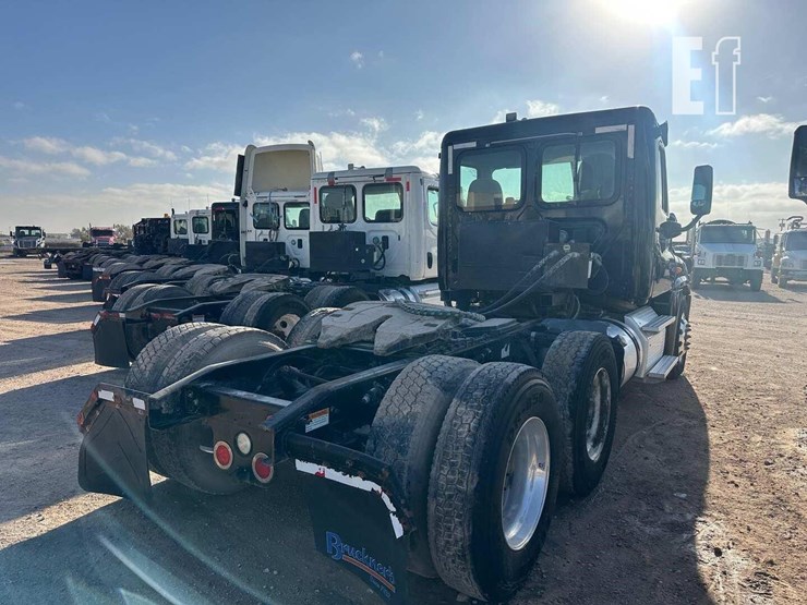 2013-freightliner-cascadia-125-image-4