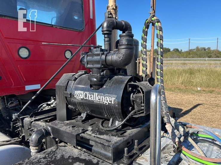 2020-mack-pinnacle-64t-image-15