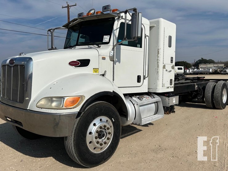 2009-peterbilt-340-image-1