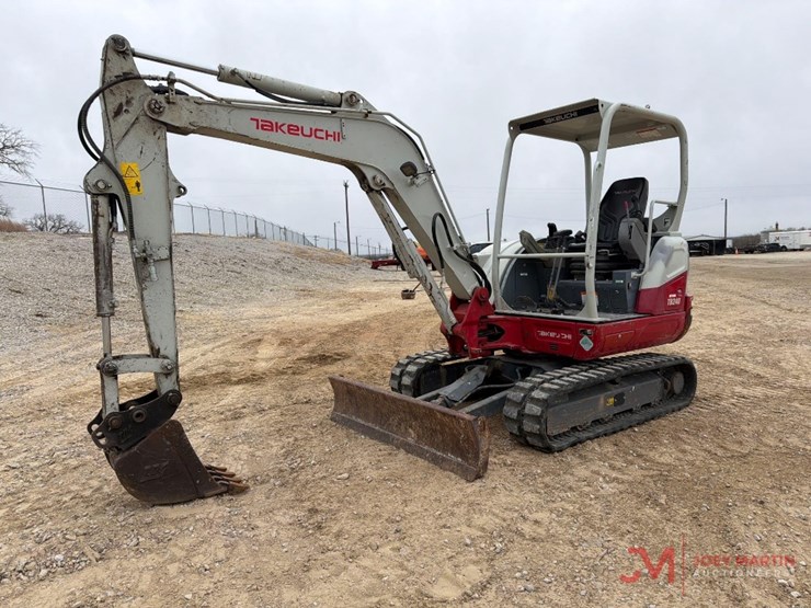 takeuchi-tb240-image-3