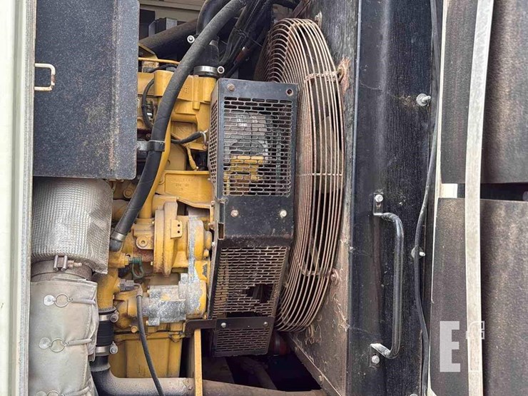 2012-caterpillar-xq350-image-12