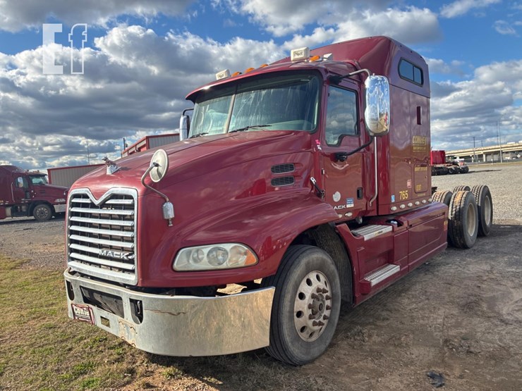 2016-mack-pinnacle-cxu613-image-1