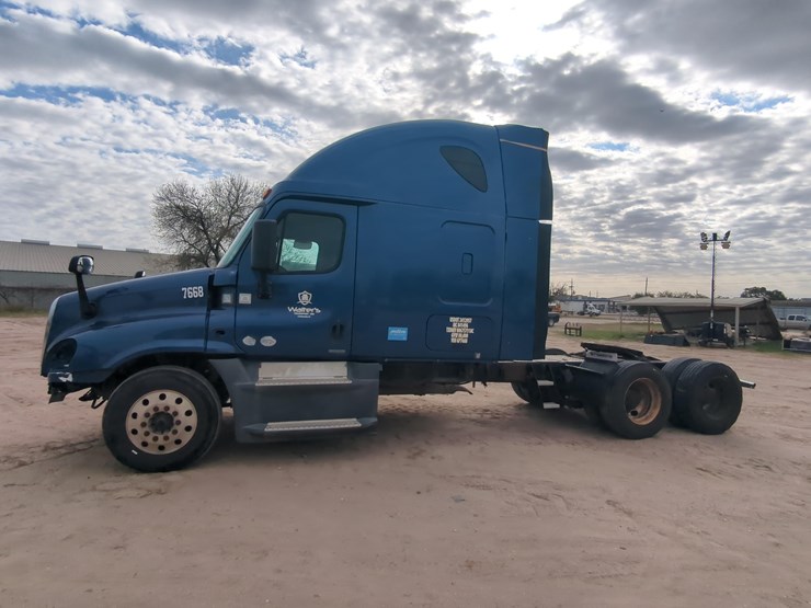 2015-freightliner-cascadia-125-image-2
