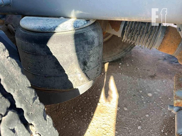 2012-peterbilt-367-image-7