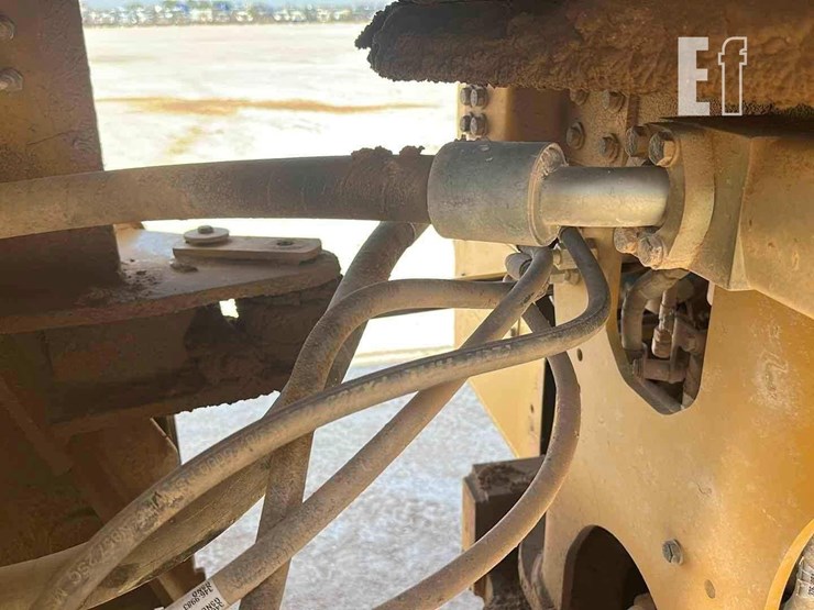 2013-caterpillar-950k-image-11