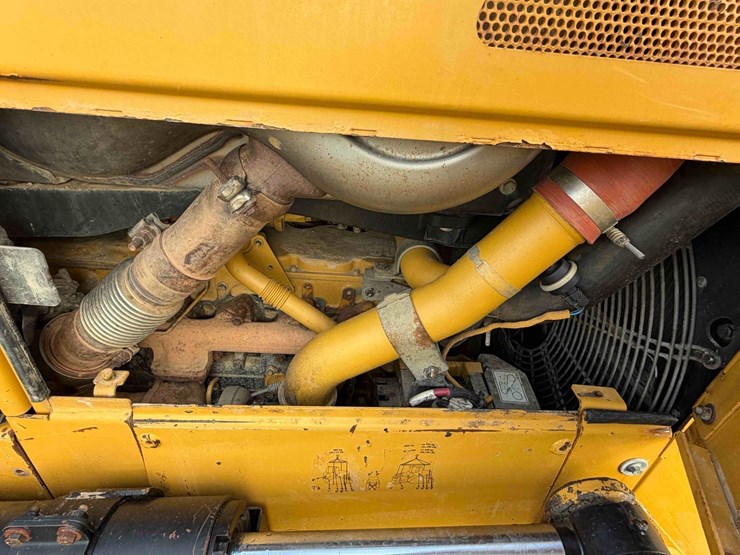 2017-caterpillar-d6n-lgp-image-16