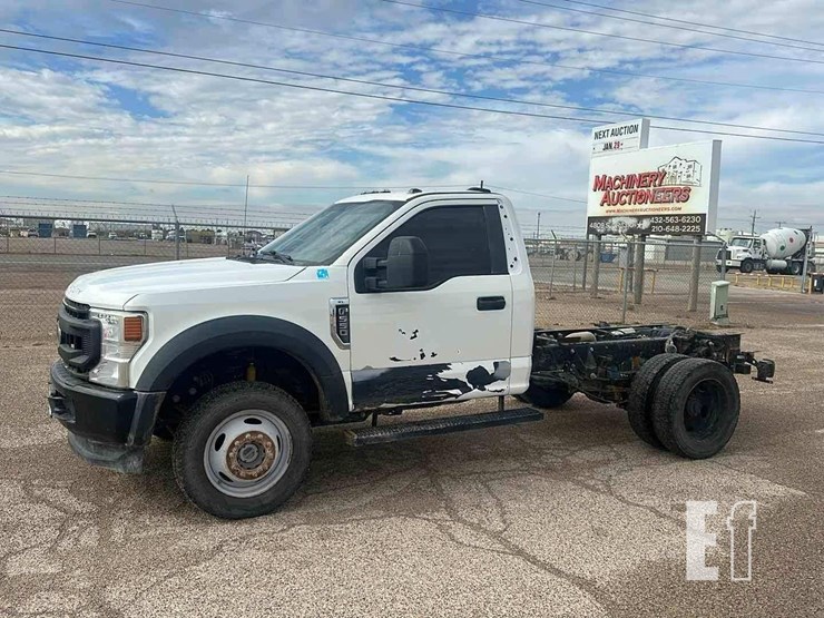 2020-ford-f550-image-1