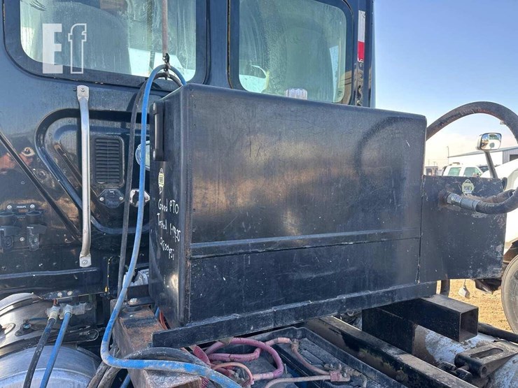 2013-freightliner-cascadia-125-image-5