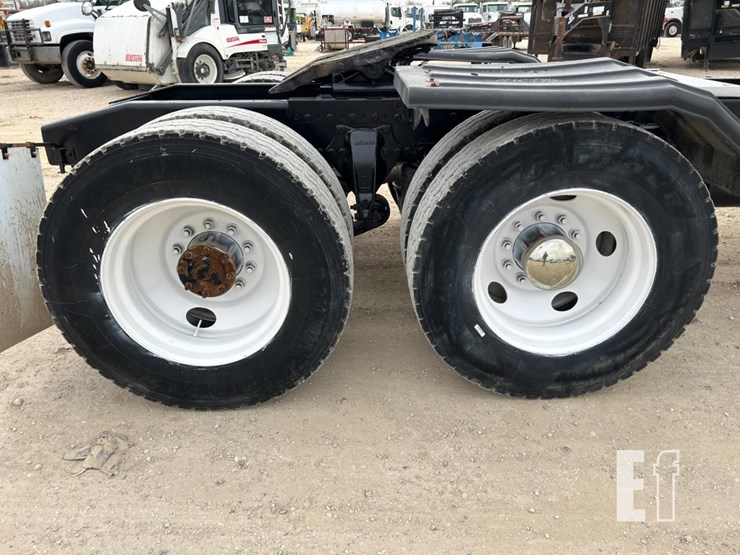 2014-western-star-4900-image-13