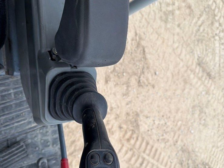 takeuchi-tb230-image-22