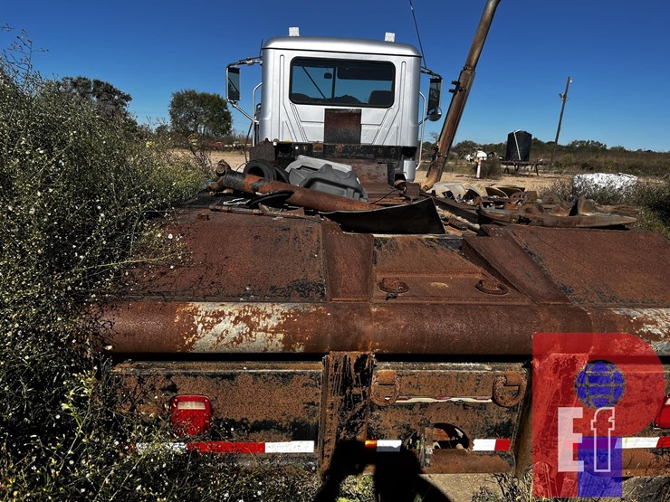 2012-mack-granite-gu713-image-5