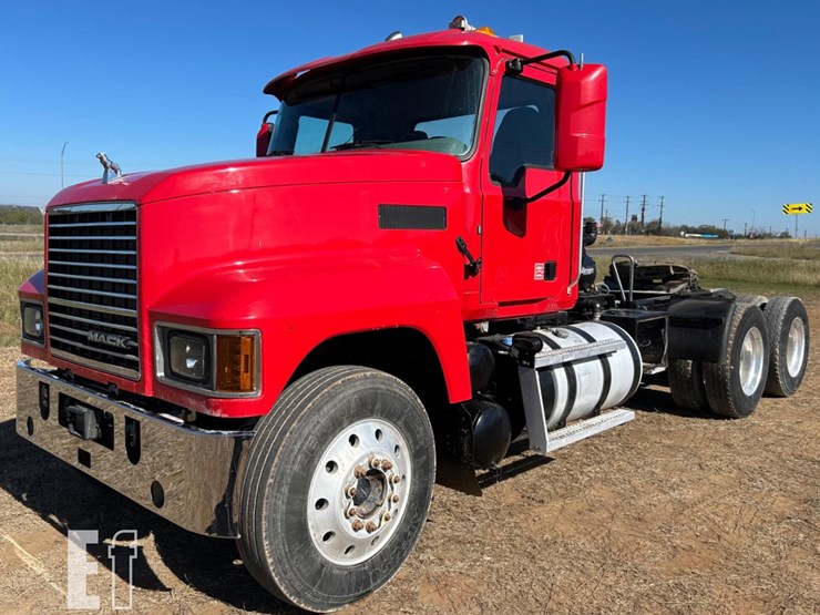 2020-mack-pinnacle-64t-image-1