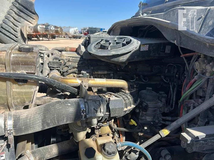 2016-freightliner-cascadia-125-image-2