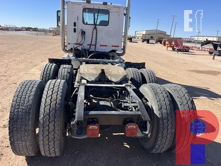 2022-freightliner-coronado-122-sd-image-9