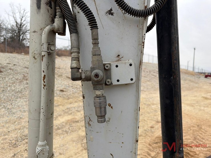 takeuchi-tb240-image-13