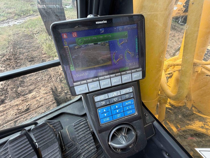 2021-komatsu-pc210-lc-11-image-27